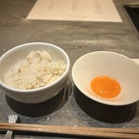 焼肉うしごろ 横浜店 - 麦飯と生卵