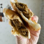 ブーランジェリ･エ･カフェ　オブジェ - お持ち帰り♡カレーパンマイルド♡ブルドポークより辛さが控えめ、じっくり煮込まれた玉ねぎの甘みとカレーのスパイシーさがマッチしてておいし〜んだ！ルーは舌触りがまったり、カレーは甘口派の人は是非！！