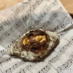 パンやきどころ RIKI - ブルーベリーとクランベリーの赤ワイン煮 クリームチーズを包んで ¥350