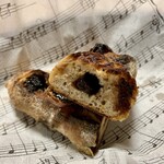 パンやきどころ RIKI - ドライストロベリーとホワイトチョコのバトン ¥350