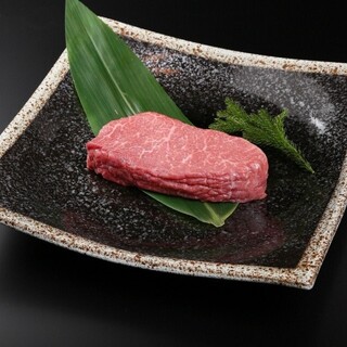 仕入れ状況で希少部位もあり！「しんしん」など人気の赤身肉◎