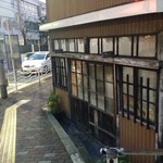 河本 - 外観２（暖簾は出ていませんが１６時から２０時まで営業中）