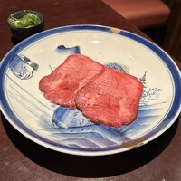 焼肉 にくだらけ - 黒タンの盛り合わせ-タンシタとタンモト-