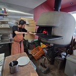 ピッツェリア・ゴンザ - ピッツァを焼かれてるシェフ