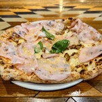 ピッツェリア・ゴンザ - モルタデラハムの旨味
      フレッシュバジルの味わいの締まり
      ポルチーニ茸のコリッとしてる食感と爽やかな美味しさ