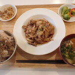 トーコーキッチン - 牛肉のトマト煮　副菜二品、豚汁、ご飯