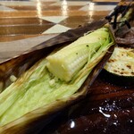 ピッツェリア・ゴンザ - ヤングコーンは窯焼きされて
      甘みと瑞瑞しさがシッカリあるなあ
      
      ズッキーニもキチンと旨味（甘み）が引き出されてる