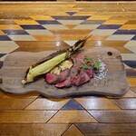 ピッツェリア・ゴンザ - ◯日本一の猟師の郡上産ビステッカ
      ■日本一の猟師にも選ばれた事のある、郡上市の
      『ジビエ ITAYA』さんの鹿肉を仕入れられている
      地元では『師匠』と呼ばれている