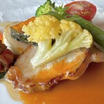 プロヴァンスの日曜日 - お昼のフルコース(\4,800) 本日のお肉料理：池田町産熟成吟醸豚のスモーク、たけのことフォンドボーのソース、バルサミコ酢