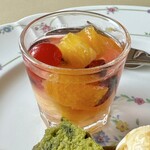 プロヴァンスの日曜日 - お昼のフルコース(\4,800) 季節の手作りデザート：バラのサイダー