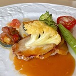 プロヴァンスの日曜日 - お昼のフルコース(\4,800) 本日のお肉料理：池田町産熟成吟醸豚のスモーク、たけのことフォンドボーのソース、バルサミコ酢