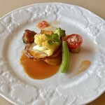 プロヴァンスの日曜日 - お昼のフルコース(\4,800) 本日のお肉料理：池田町産熟成吟醸豚のスモーク、たけのことフォンドボーのソース、バルサミコ酢