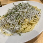 オルカの住処 - しらすとレモンのスパゲティ
