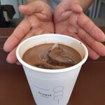 B-yond - カフェ・モカ(アイス) 570円    お手々  プライスレス