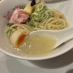 酒肴場 屯 - とろっと昆布水にたっぷりしじみのお出汁