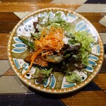 ピッツェリア・ゴンザ - ◯前菜サラダ
      シャキッと食感のキャロットラペ
      爽やかな味わいの自家製ドレッシングに
      グラナパダーノ（粉チーズ）の旨味で美味しい
