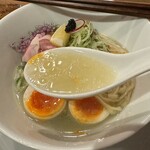 酒肴場 屯 - 昆布としじみの旨みをキリッとした塩のカエシでまとめた滋味深い味わい