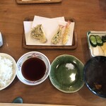 天ぷら 佐久間 - 赤だしなめこ汁、エビ、エビシソ、舞茸