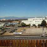 ガトーフェスタ ハラダ - 工場の窓から駐屯地。