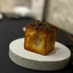 プレゼンテ スギ - 立方体　焼きたてフォッカチャにサマートリュフ　