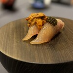 プレゼンテ スギ - 杉寿司TYPE-S  シマアジに自家製のお酢、鰹で作った自家製の魚醤