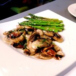 Cerveseria Catalana - グリーンアスパラとマッシュルーム