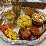 アムリタ インド料理とダルバート - インドネパール川魚料理セットだよ