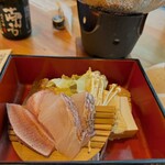 休暇村 紀州加太 - のどぐろ・天然鯛のしゃぶしゃぶ　加太産ワカメすり流し鍋～鯛の骨からとった黄金出汁～