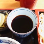 やぶ善 - 鰹の香る、キリッとした"蕎麦汁(つゆ)"。
