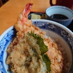 やぶ善 - "ミニえび天丼"は、"海老"が一尾に"大葉天"が添えられています。