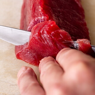 ふんだんに魚介を使用した「寿司」や「刺盛」は目にも鮮やか◎