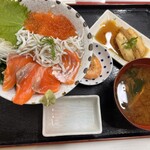丸勘商店 - どっちも食べたい サーモンいくら丼