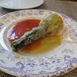 トラットリア オッティモ - 石狩はるきちオーガニックファーム花ズッキーニ アドナイモッツァレラチーズフリット 1本1,000円