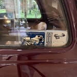 Fiat Caffè 500 - 流線形の全鋼製ボディ、油圧ブレーキ、前輪独立懸架、569 cc水冷直列4気筒エンジンなど当時は上級車でも珍しかった高度な機構を採用していた。