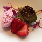 レストラン クロワサンス - デザートは、抹茶のクレームブリュレとイチゴとフルーツトマトのアイスクリーム