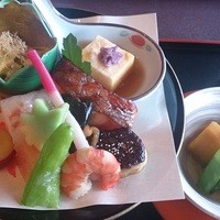 花暦 - 前菜の一皿と煮物小鉢