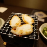 三陸鮮魚と炭焼牛たん かっこ - 炙り笹かま（650円）