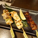 三陸鮮魚と炭焼牛たん かっこ - 焼き鳥　３種（264円×３）
