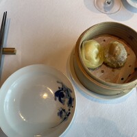 中国飯店 春秋 - フカヒレ入り焼売、白身魚と高菜の蒸し餃子