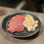 黒毛和牛焼肉 白か黒 - 