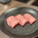 黒毛和牛焼肉 白か黒 - 