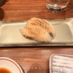 寿司と炉端焼 四季花まる - エンガワの炙り