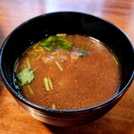 酒肴 新屋敷 - お味噌汁もお魚と野菜が入って美味