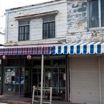 店の外観　まつや茶房　Photo by あなたのかわりに・・・