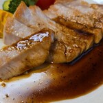 キッチン ブルー グローブ - ２切れめ、斜めにカット