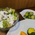 キッチン ブルー グローブ - サラダ、お新香のアップ