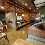 石挽き手打ち 一葉 - 2024年7月25日 石挽き手打一葉さん 店内客席 清潔で明るく落ち着ける空間でした。