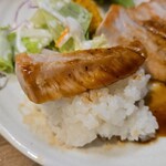 キッチン ブルー グローブ - ロースソテーとご飯