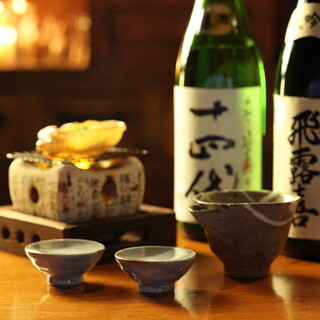 厳選した地酒は常時30種類以上