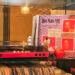 店内に流れる音楽は全てレコードです。